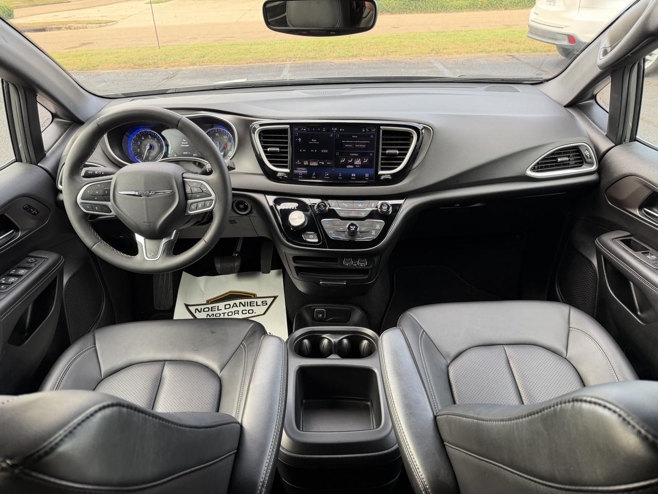 Chrysler Pacifica Select 2025