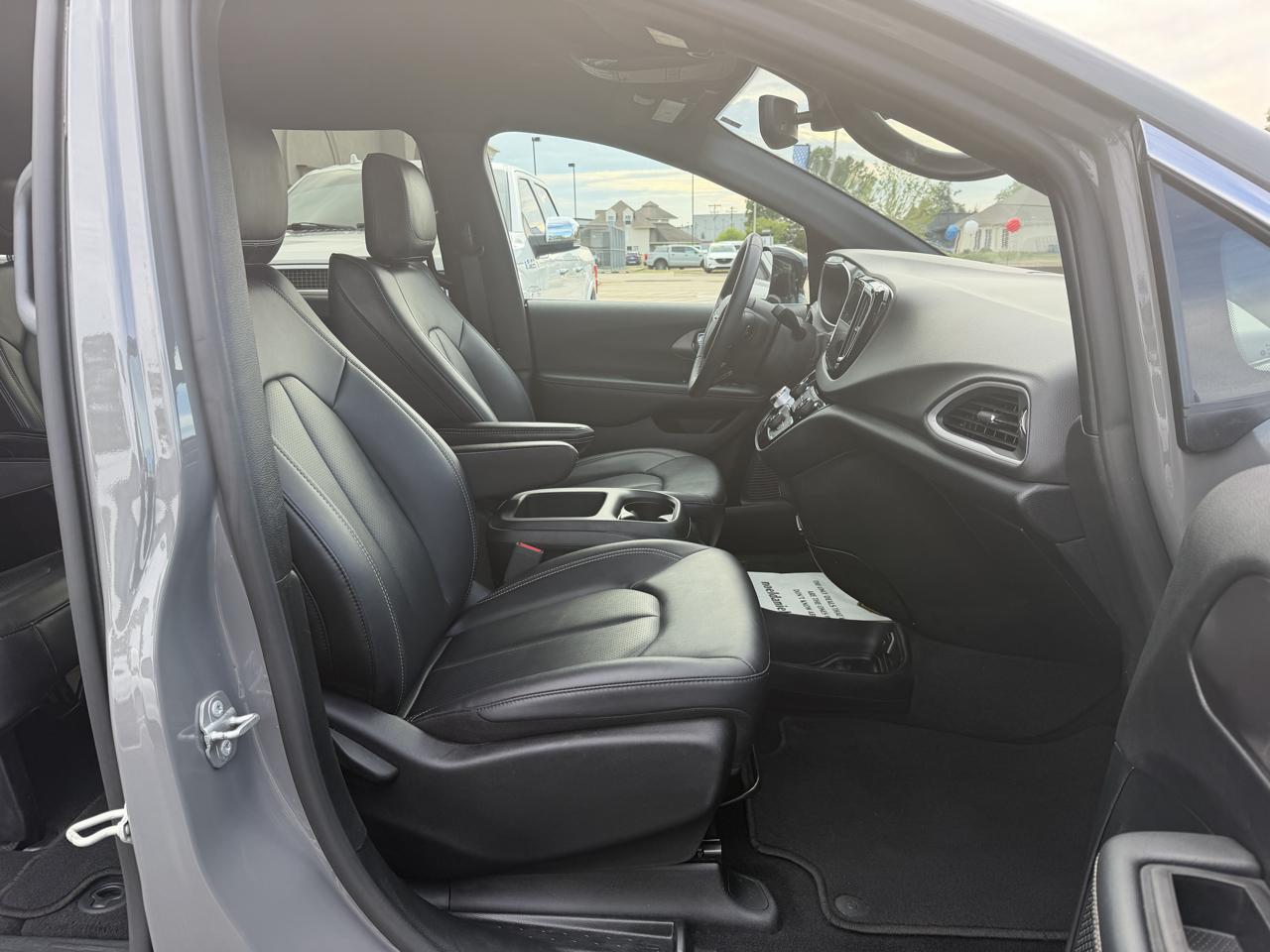 Chrysler Pacifica Select 2025