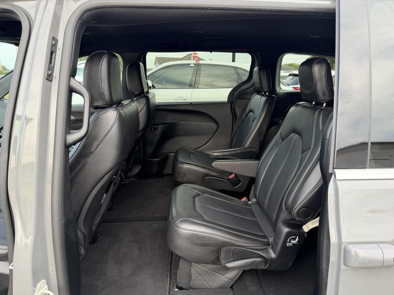 Chrysler Pacifica Select 2025