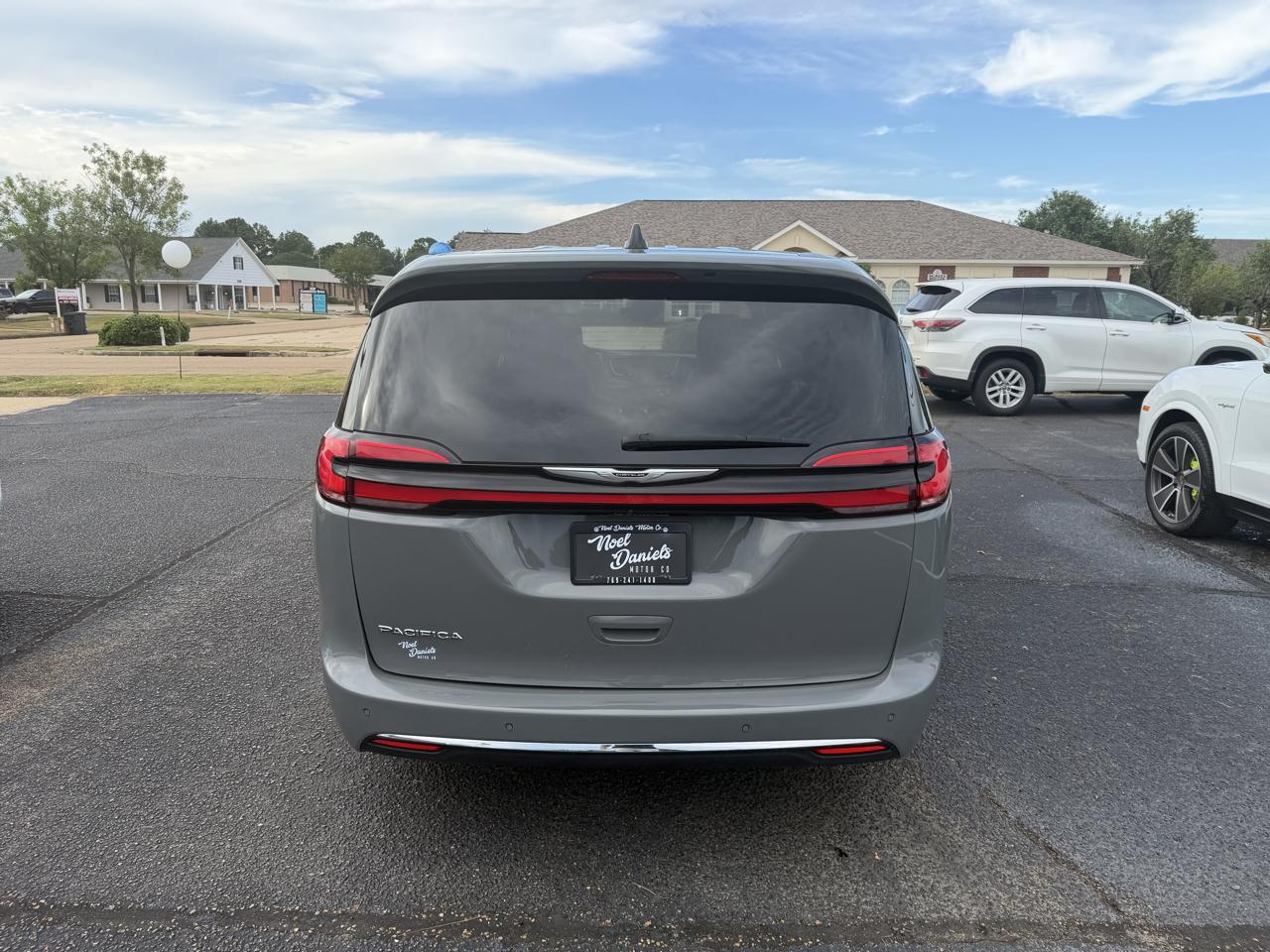Chrysler Pacifica Select 2025