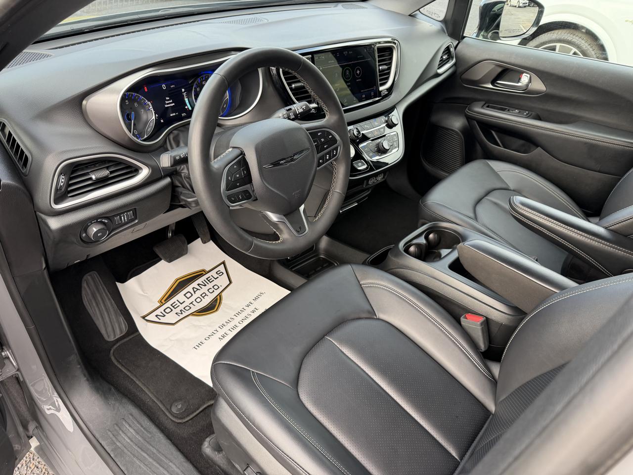 Chrysler Pacifica Select 2025