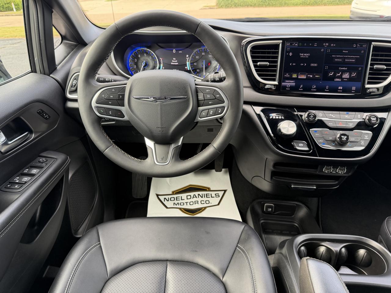 Chrysler Pacifica Select 2025