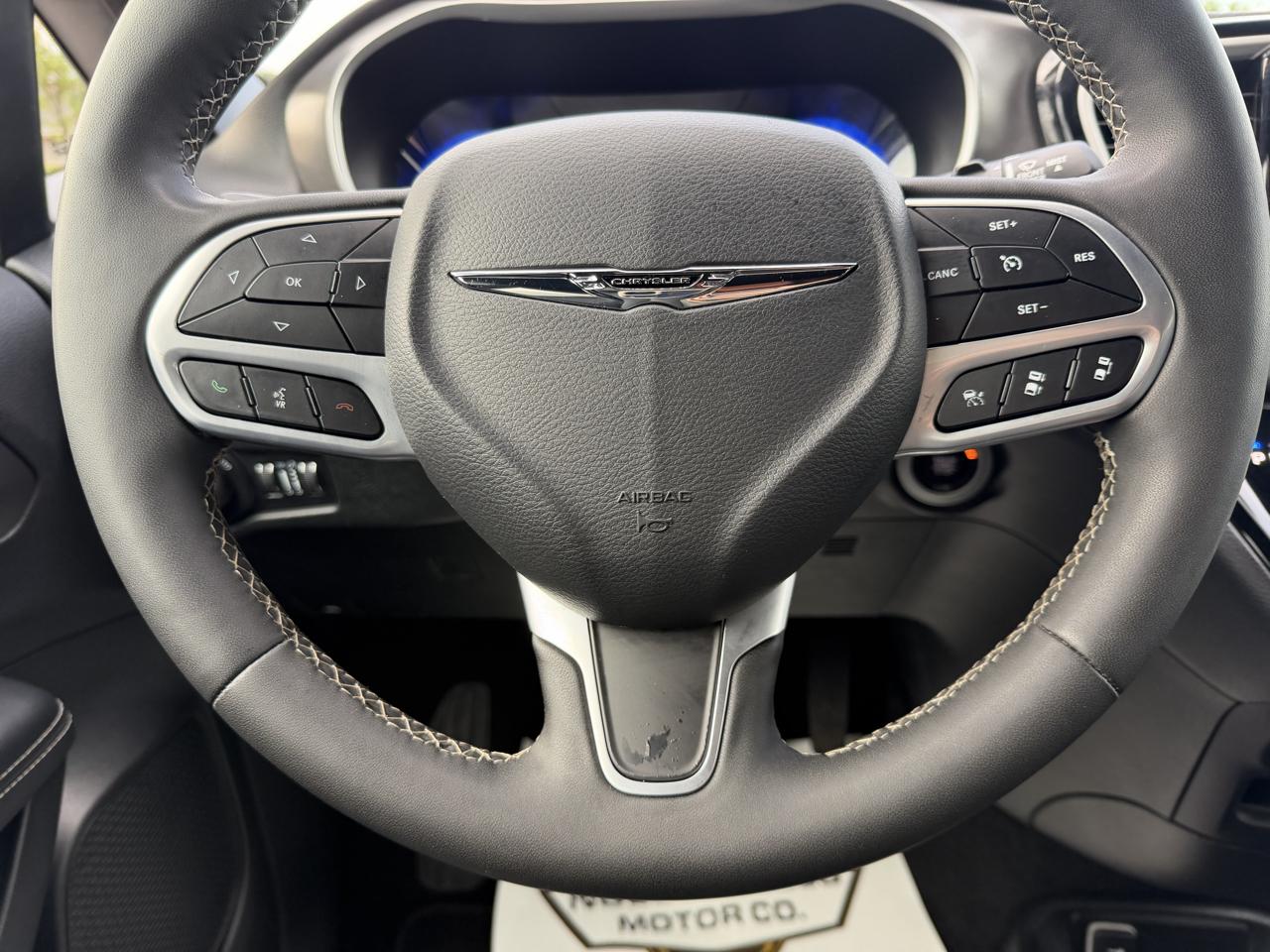 Chrysler Pacifica Select 2025