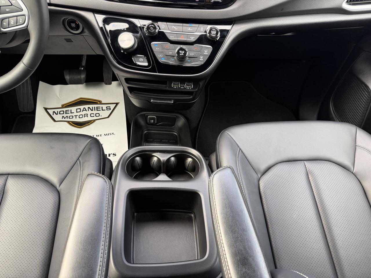 Chrysler Pacifica Select 2025