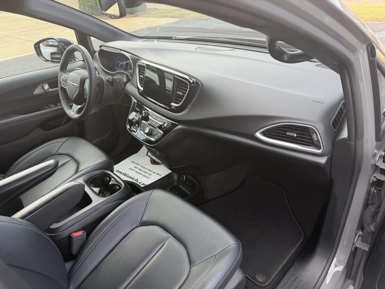 Chrysler Pacifica Select 2025