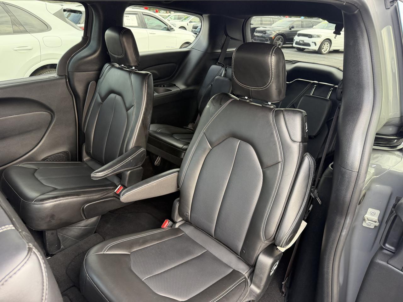 Chrysler Pacifica Select 2025