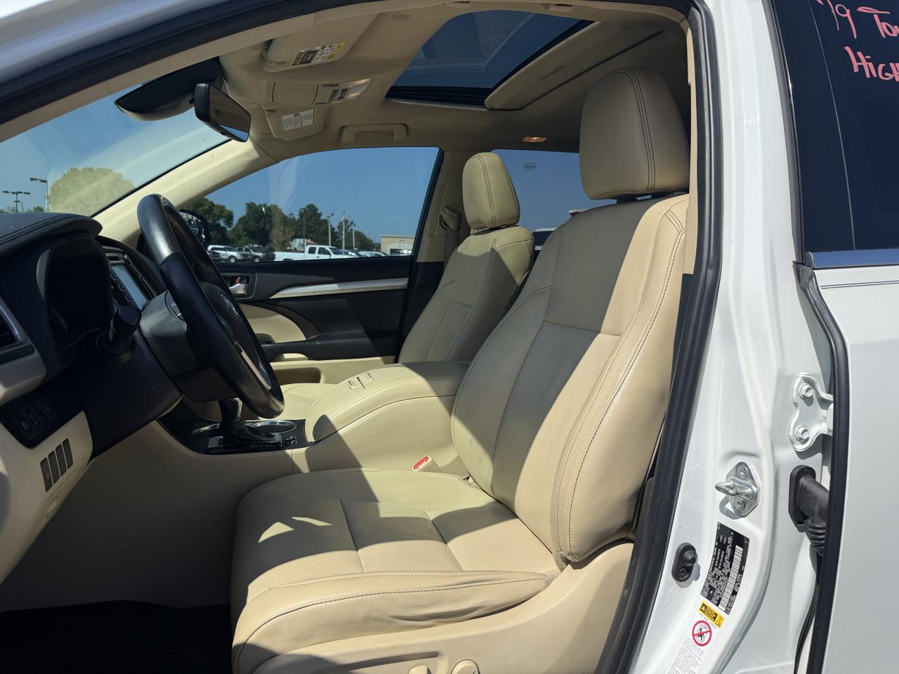 Toyota Highlander XLE FWD V6 2019