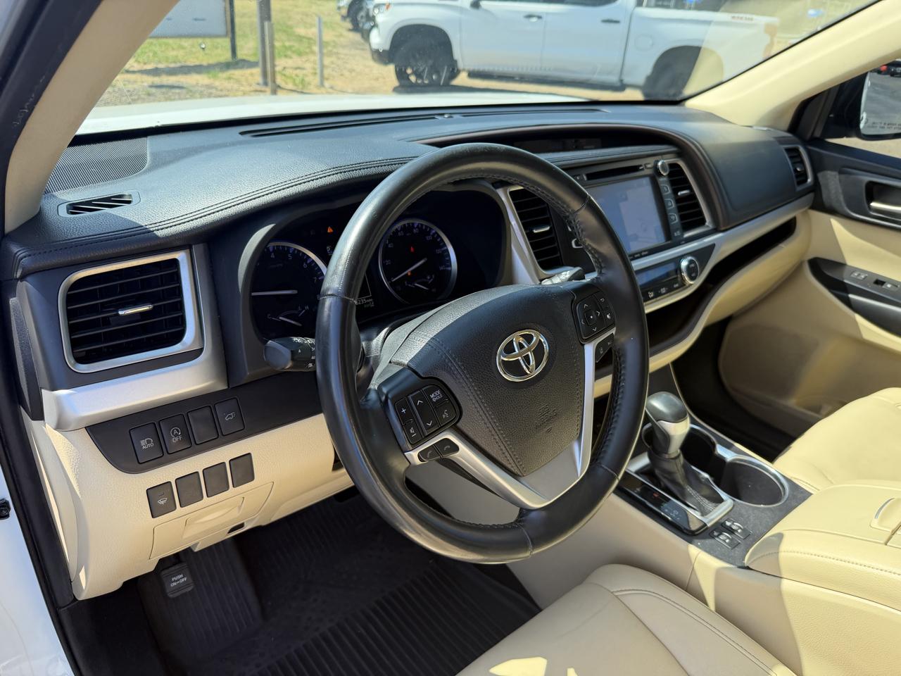 Toyota Highlander XLE FWD V6 2019