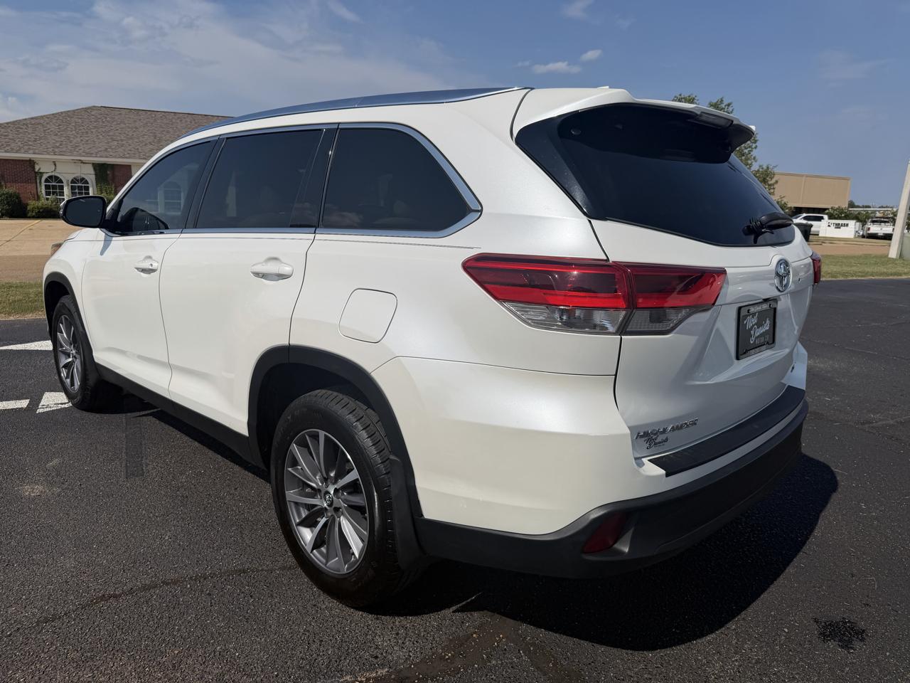 Toyota Highlander XLE FWD V6 2019