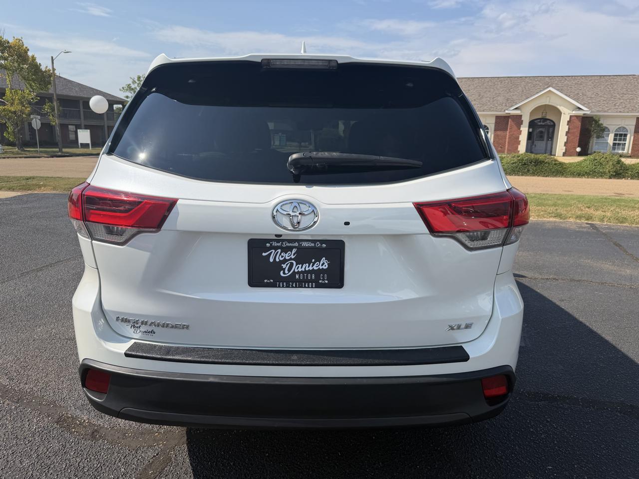 Toyota Highlander XLE FWD V6 2019