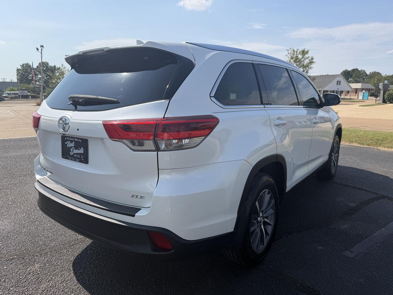 Toyota Highlander XLE FWD V6 2019
