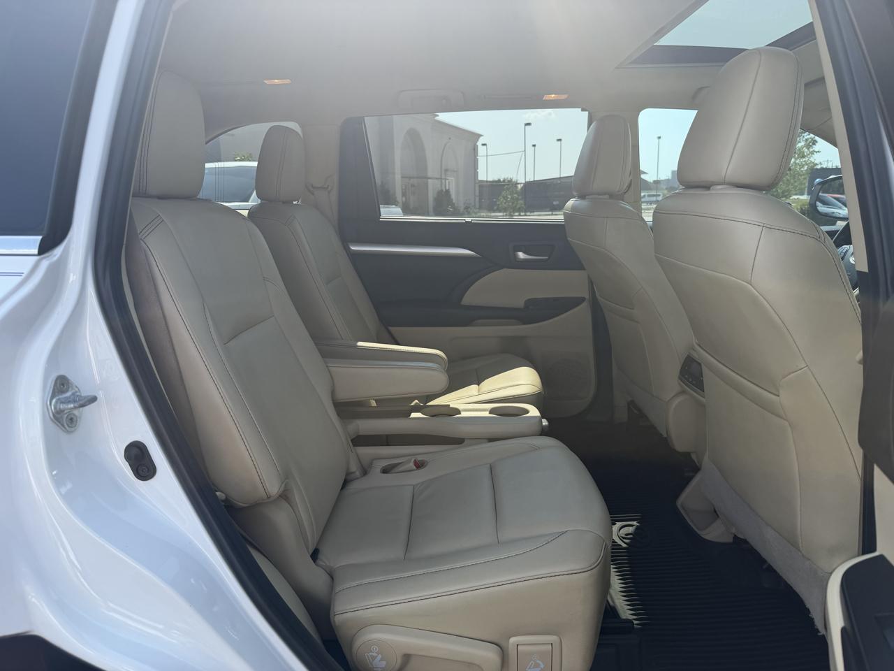 Toyota Highlander XLE FWD V6 2019