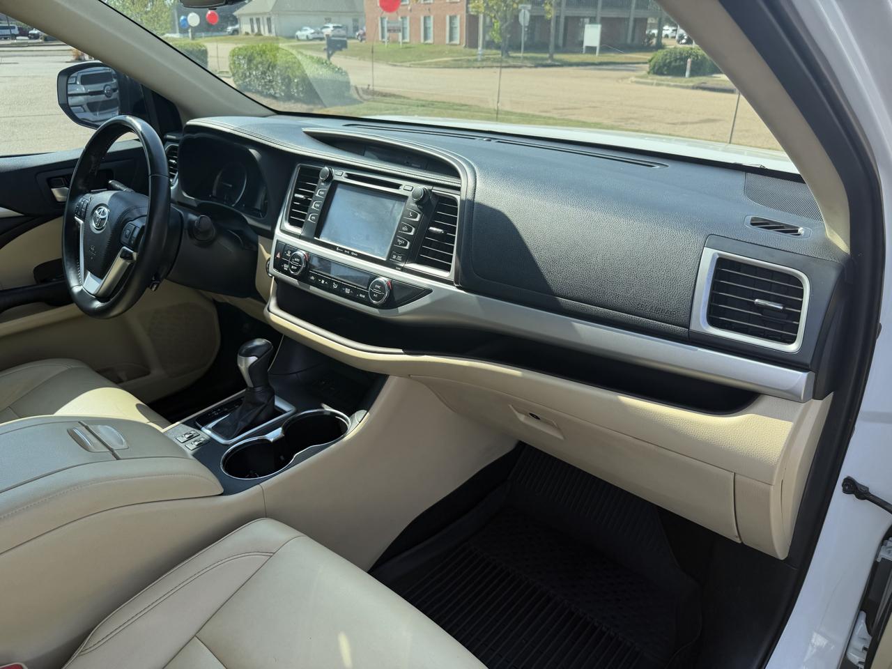 Toyota Highlander XLE FWD V6 2019