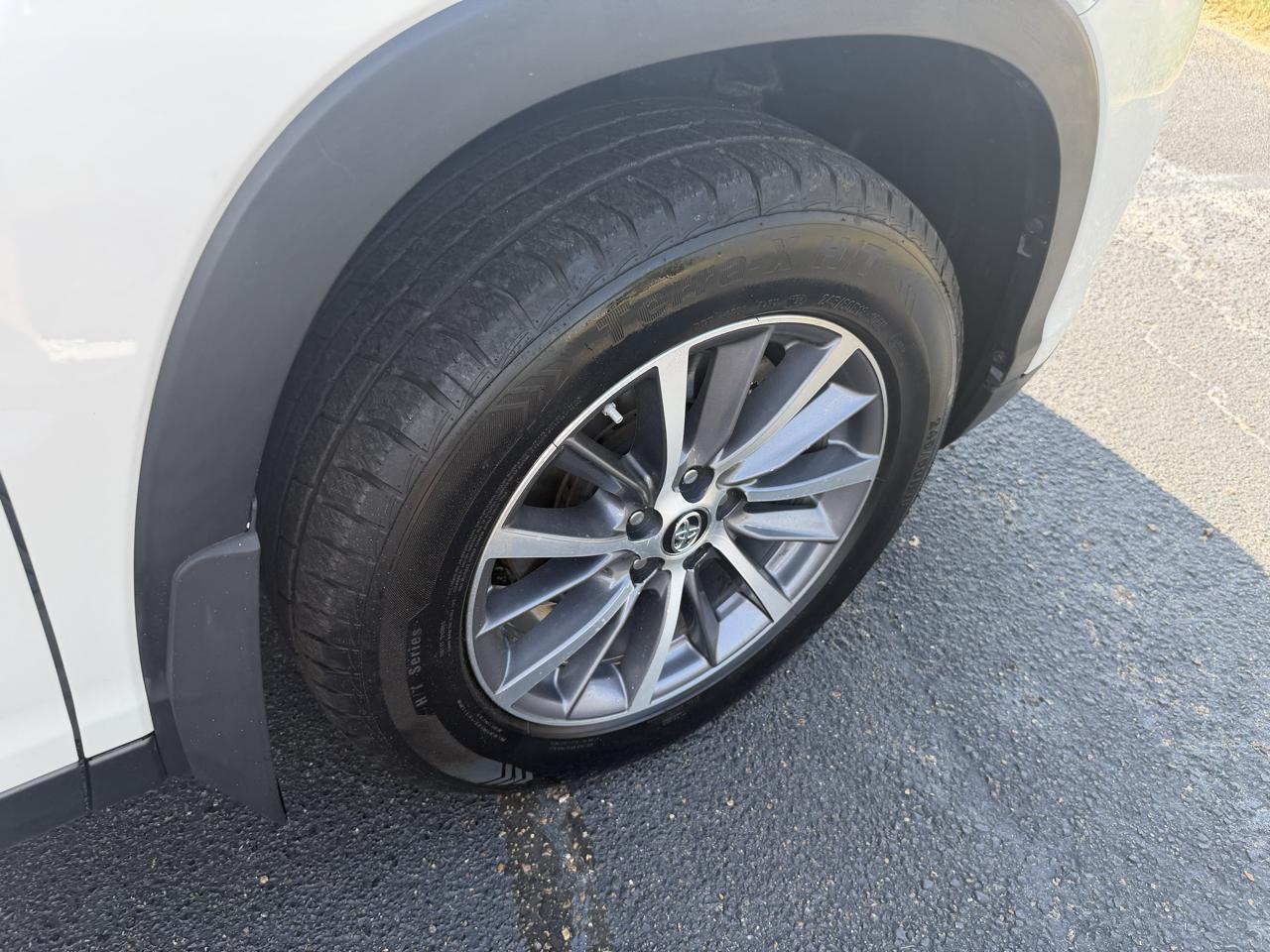 Toyota Highlander XLE FWD V6 2019