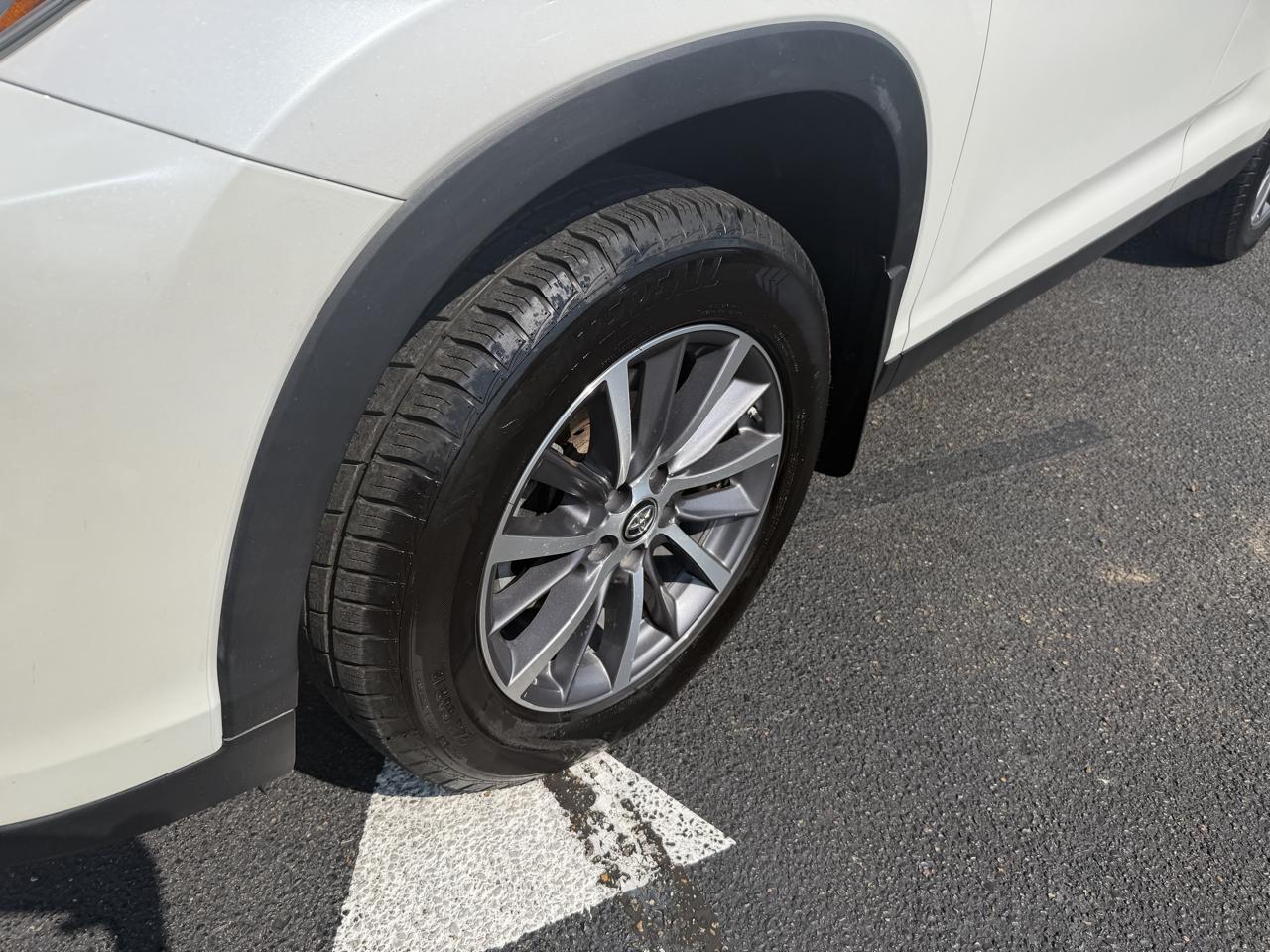 Toyota Highlander XLE FWD V6 2019