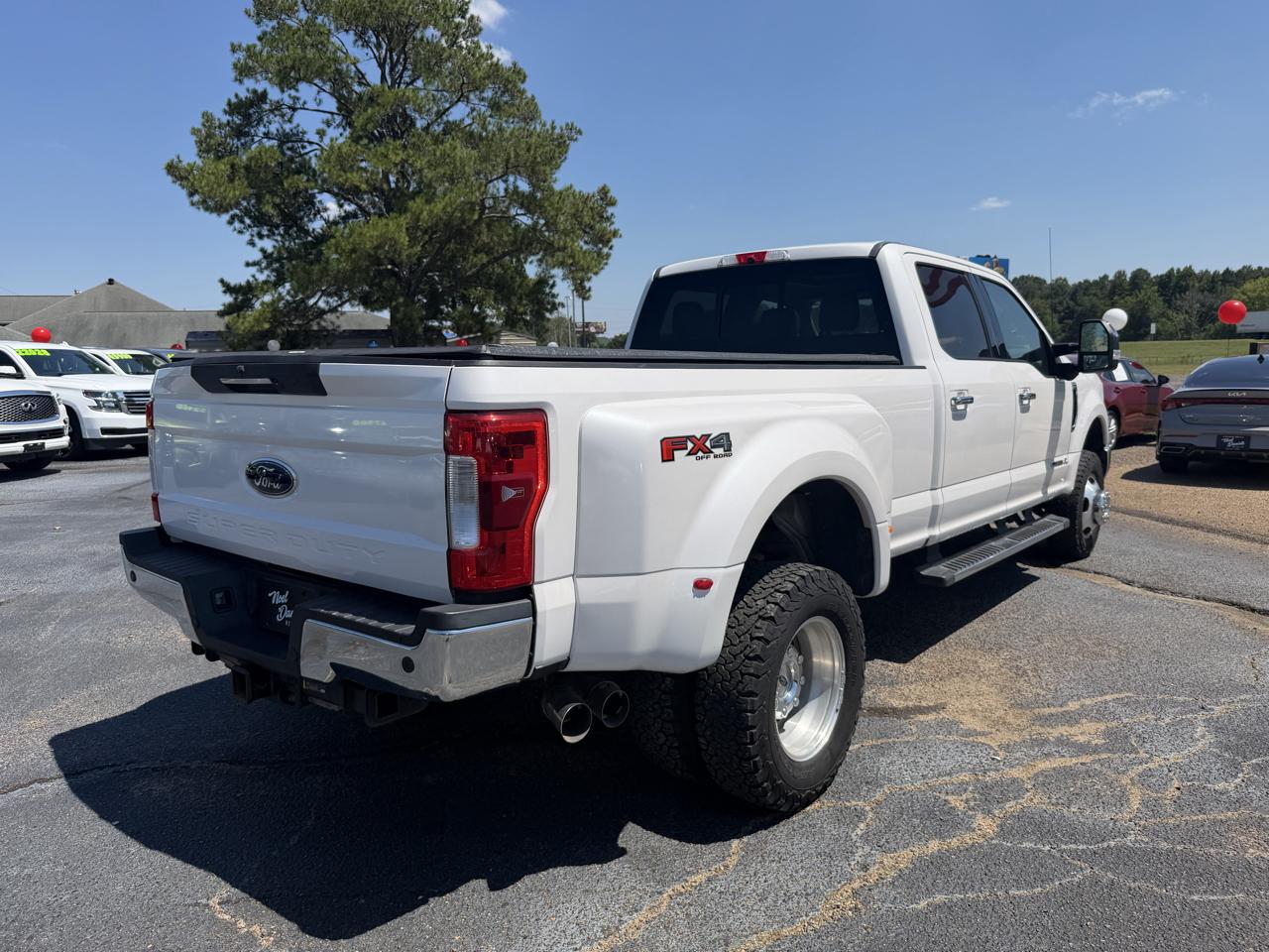 Ford F-350 SD Lariat Crew Cab Long Bed DRW 4WD 2017