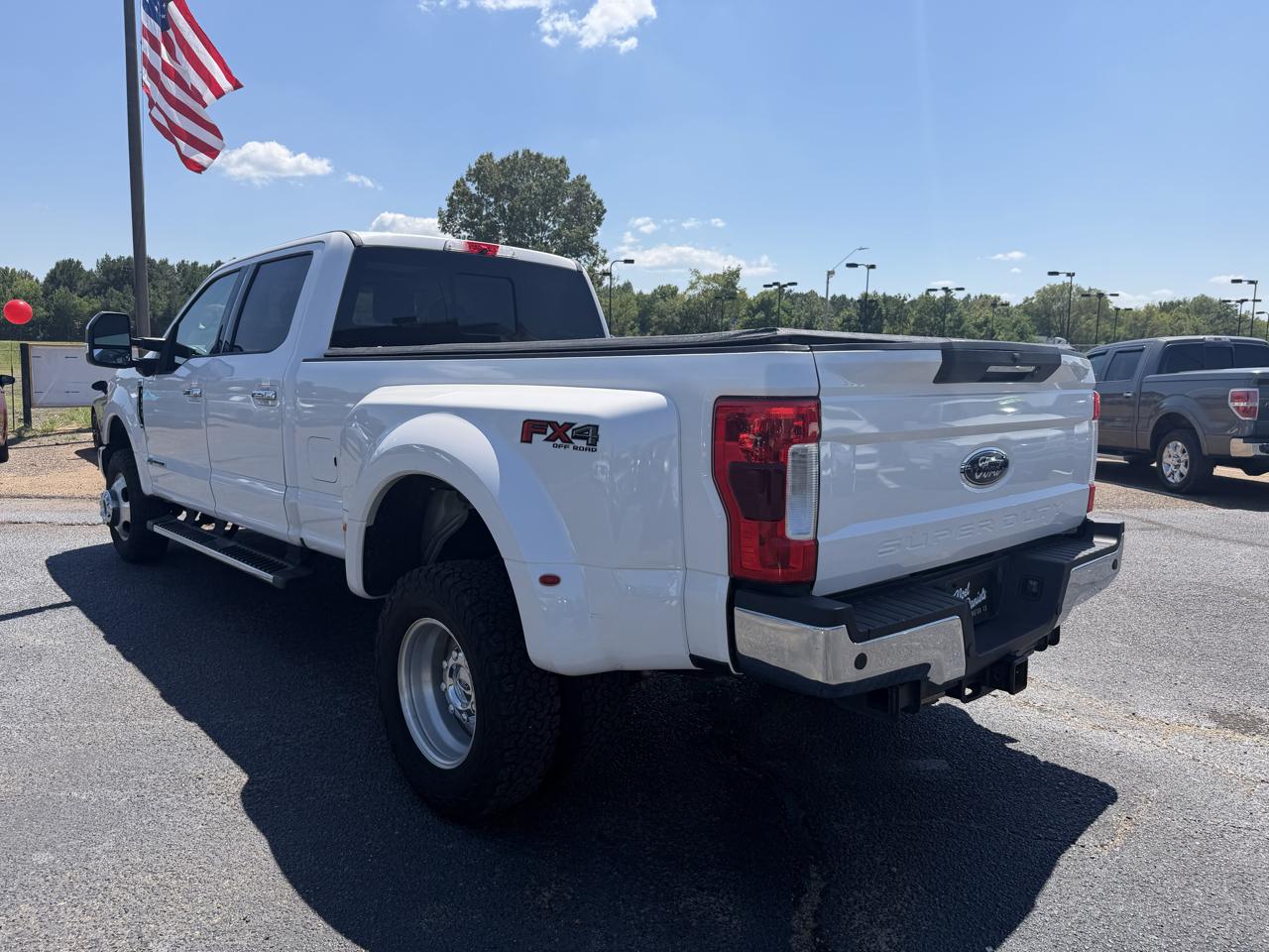 Ford F-350 SD Lariat Crew Cab Long Bed DRW 4WD 2017