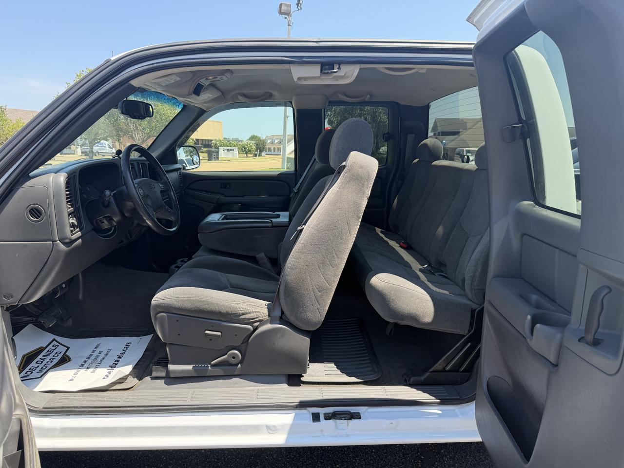 Chevrolet Silverado 1500 Work Truck Ext. Cab Long Bed 2WD 2005