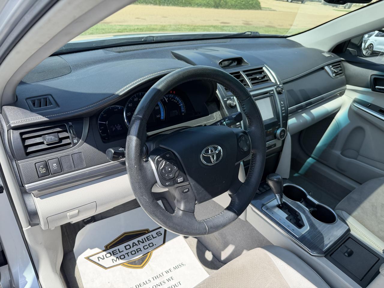 Toyota Camry Hybrid  2012