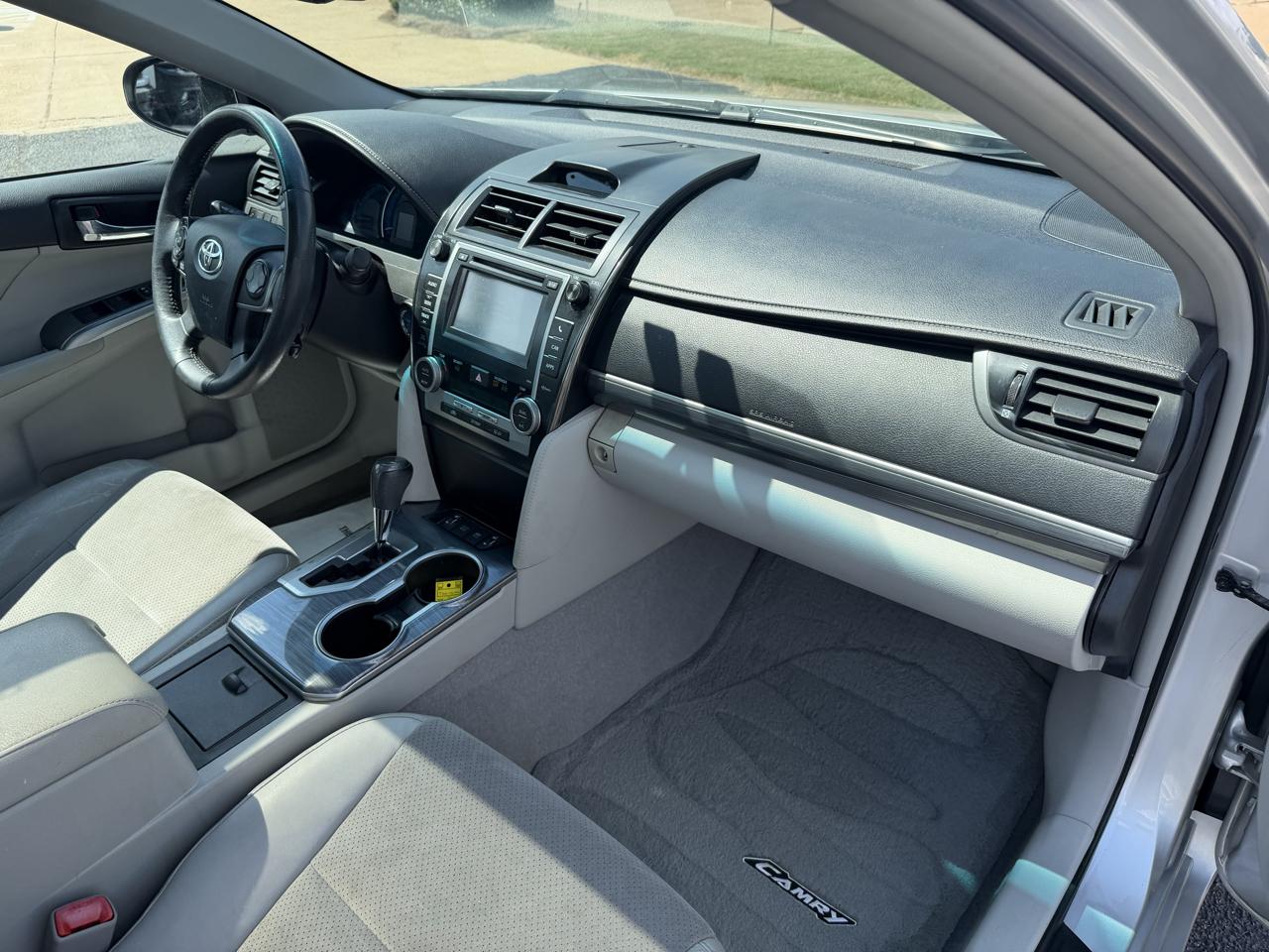 Toyota Camry Hybrid  2012