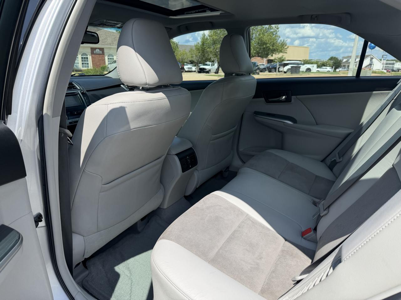Toyota Camry Hybrid  2012