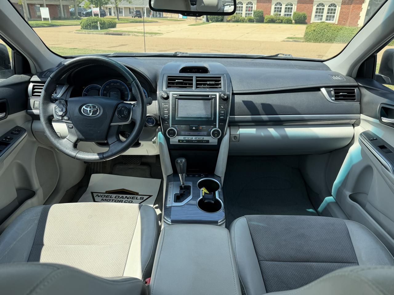 Toyota Camry Hybrid  2012
