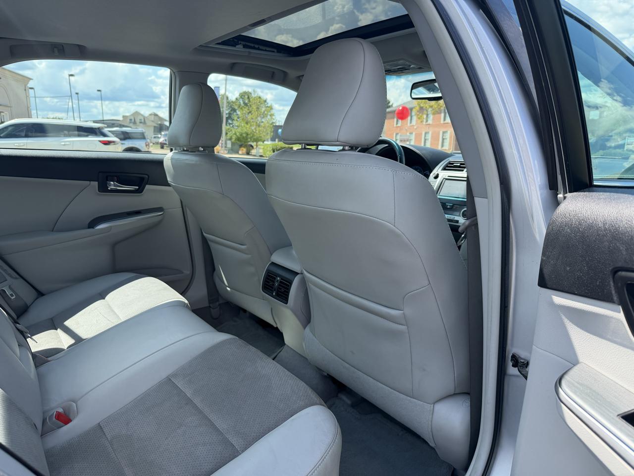 Toyota Camry Hybrid  2012