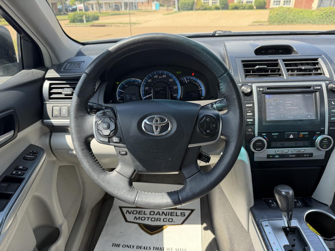 Toyota Camry Hybrid  2012
