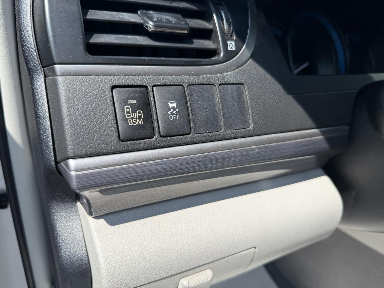 Toyota Camry Hybrid  2012