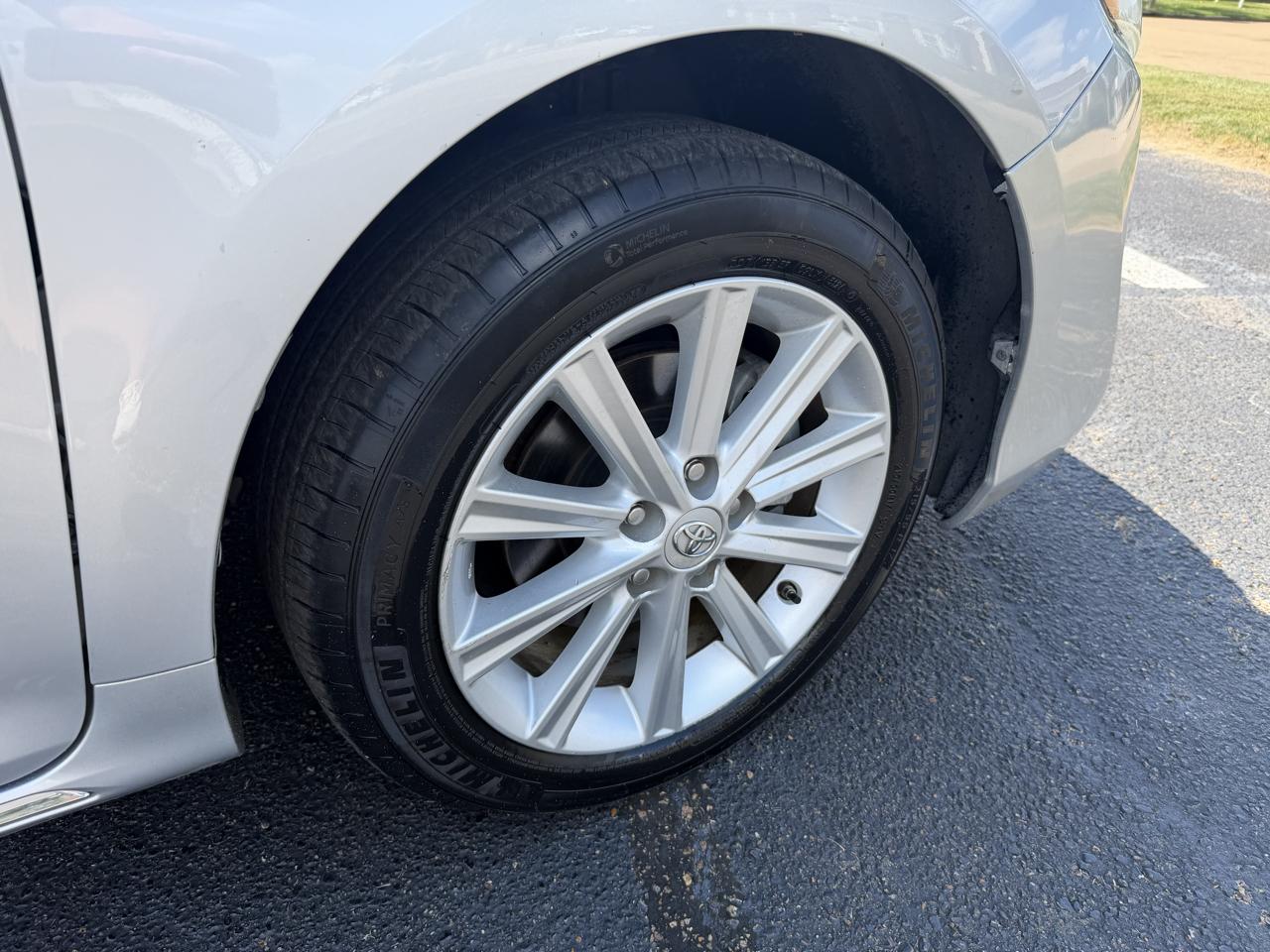 Toyota Camry Hybrid  2012