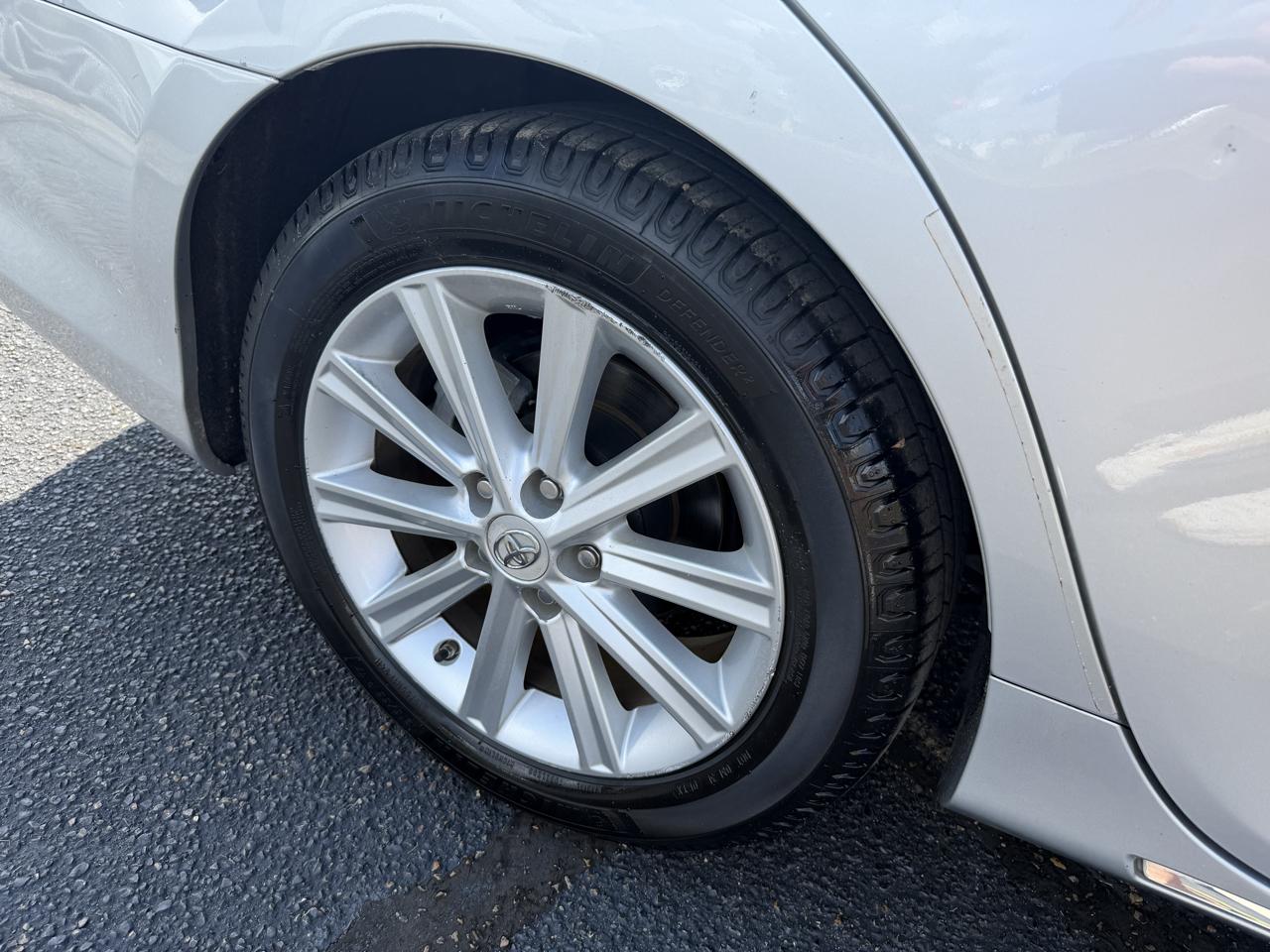 Toyota Camry Hybrid  2012