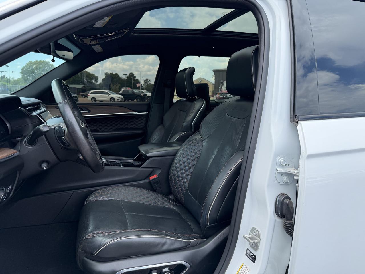 Jeep Grand Cherokee L Summit 2WD 2023
