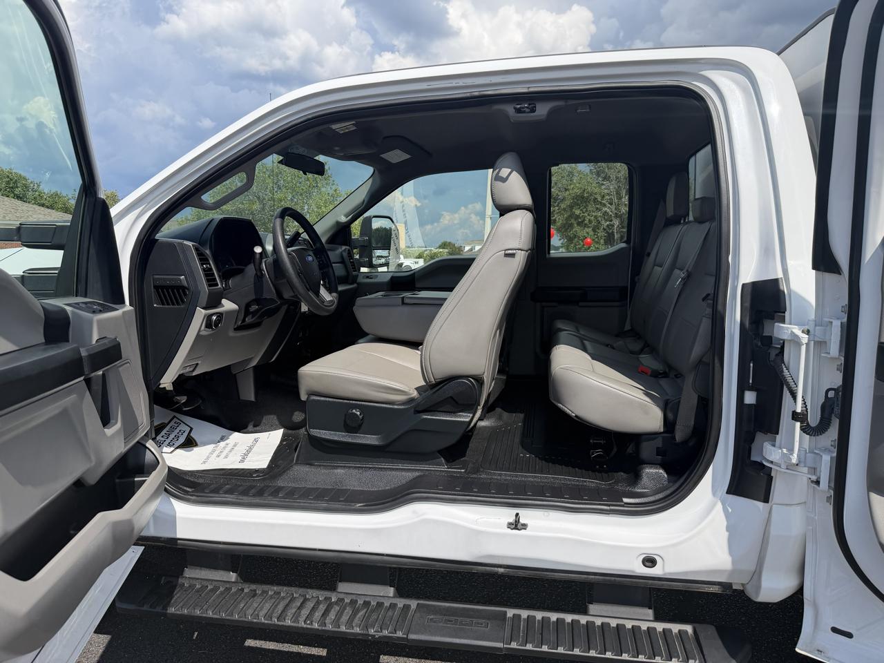Ford F-350 SD XL SuperCab Long Bed DRW 4WD 2018