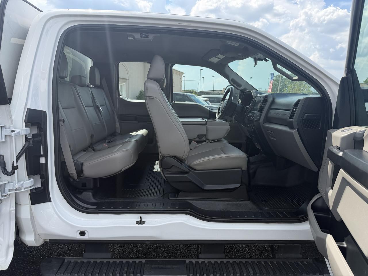 Ford F-350 SD XL SuperCab Long Bed DRW 4WD 2018