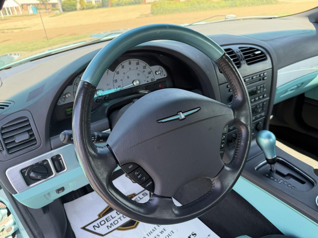 Ford Thunderbird  2002