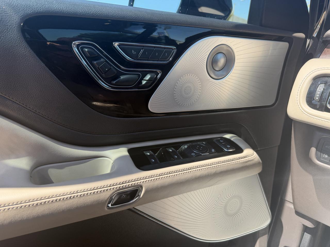 Lincoln Aviator  2020