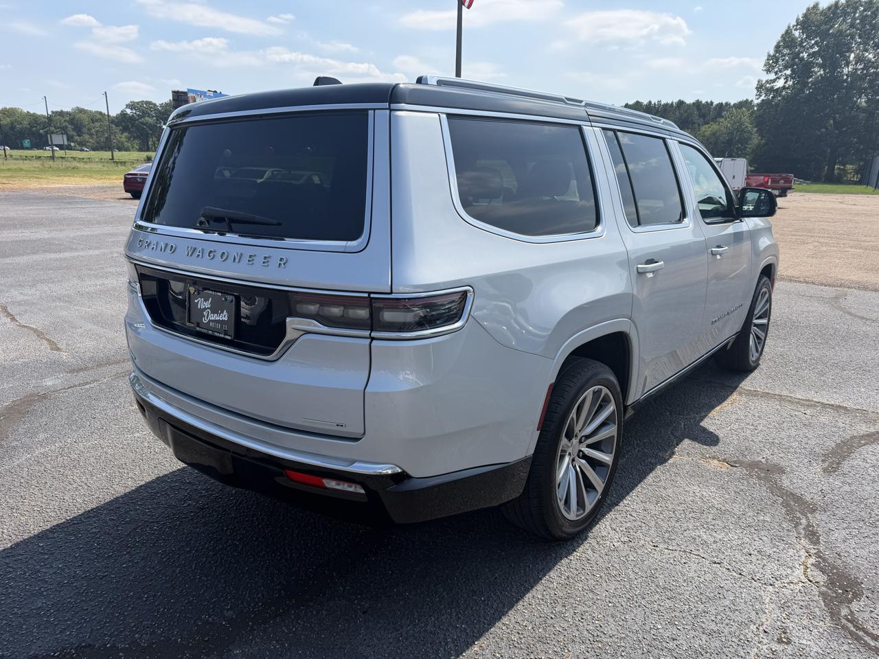 Jeep Grand Wagoneer  2023