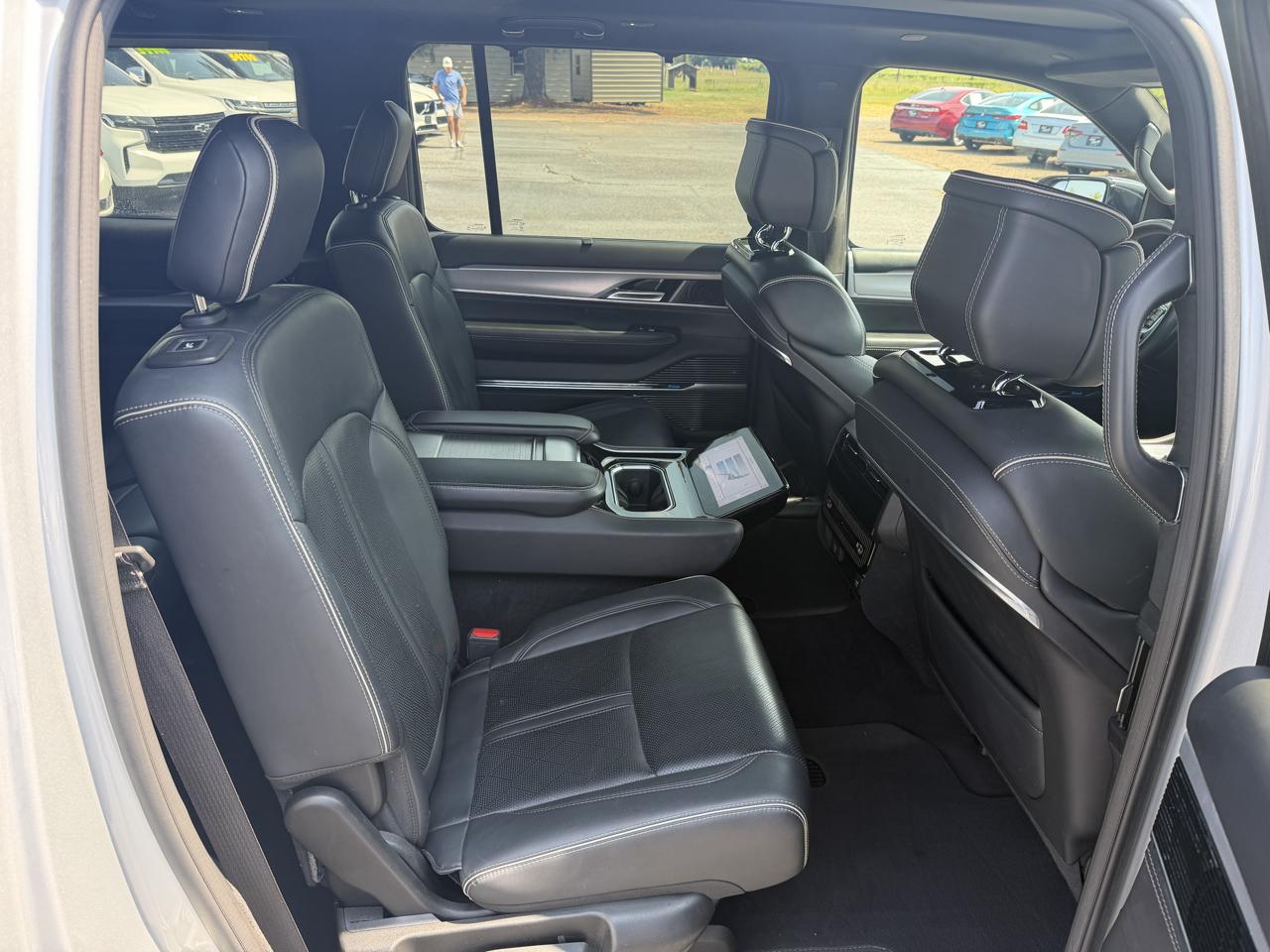 Jeep Grand Wagoneer  2023