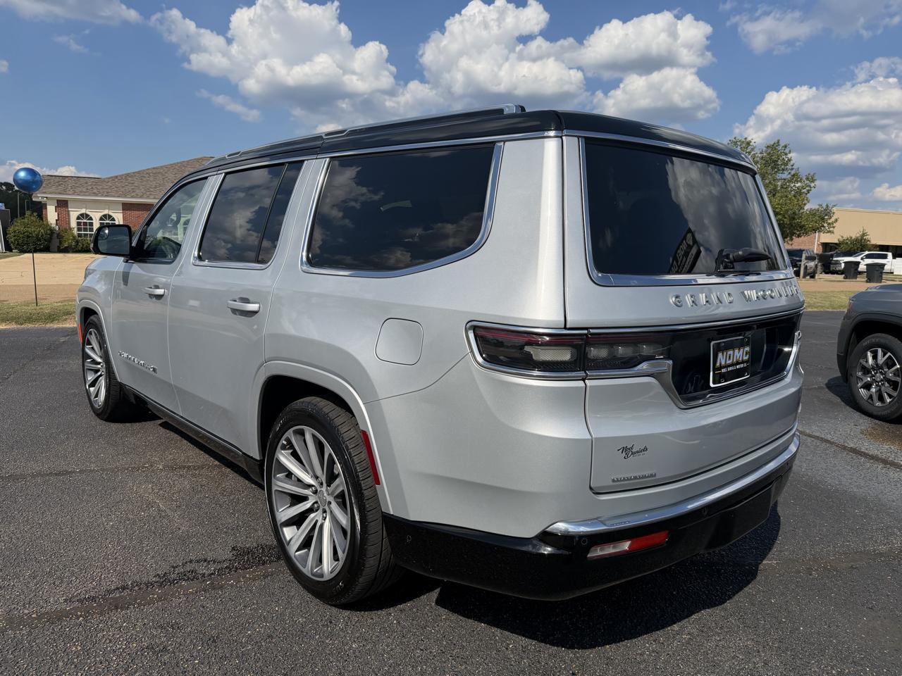 Jeep Grand Wagoneer  2023