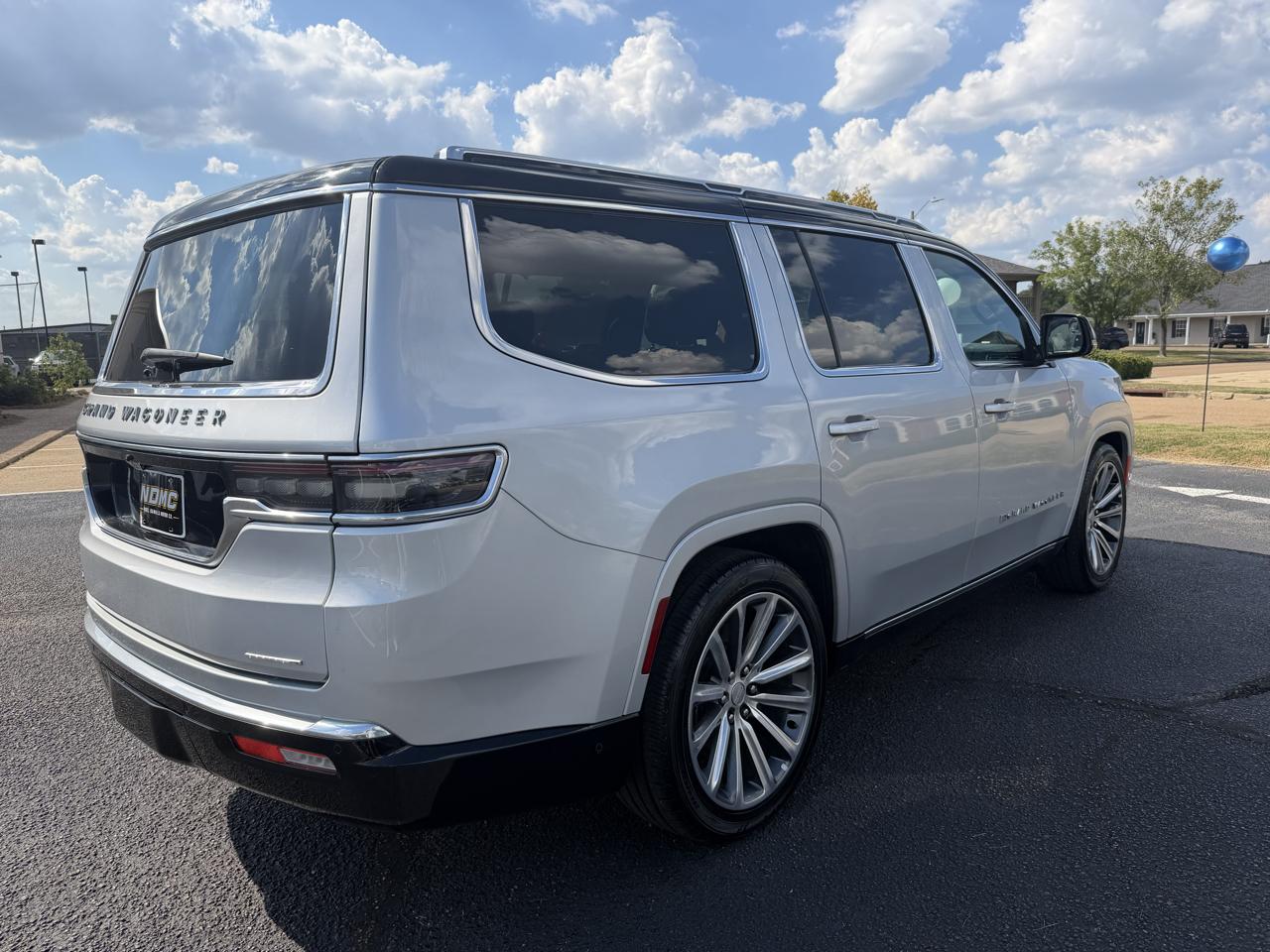 Jeep Grand Wagoneer  2023