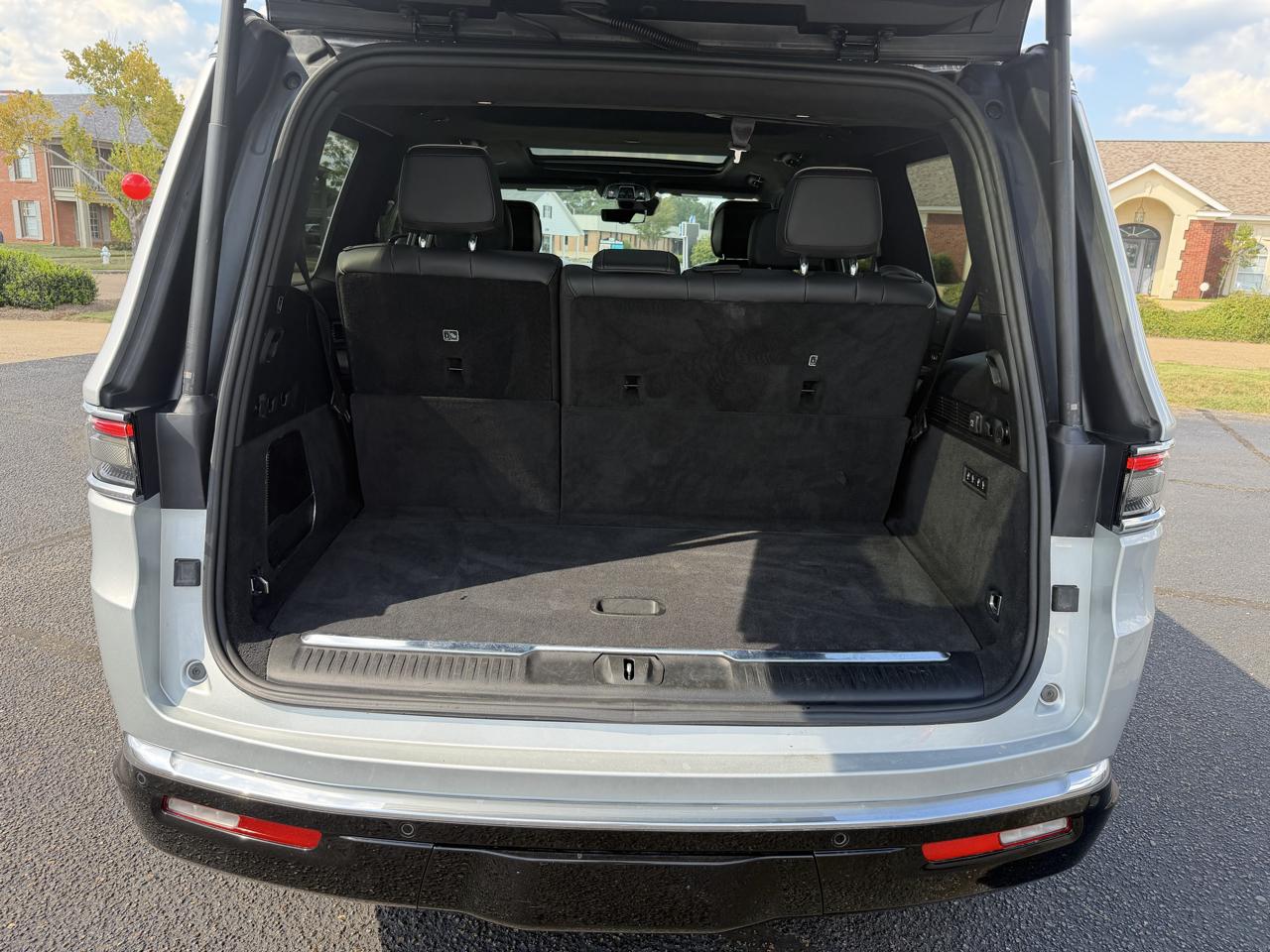 Jeep Grand Wagoneer  2023