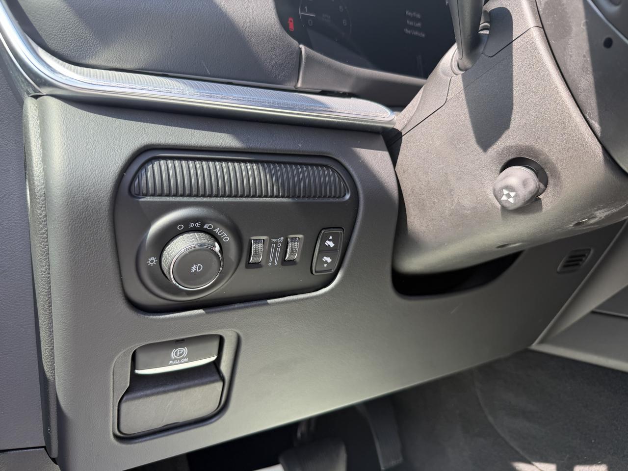 Jeep Grand Wagoneer  2023