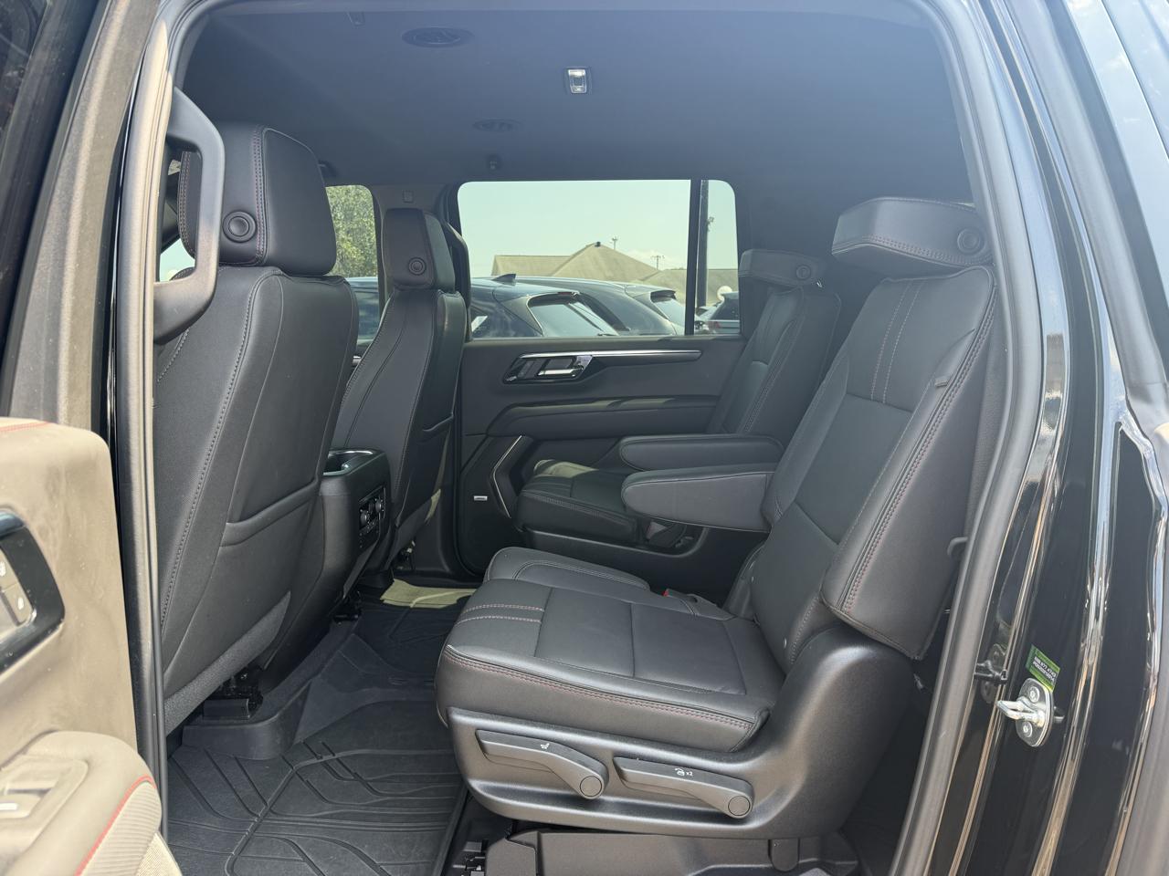 Chevrolet Suburban  2025