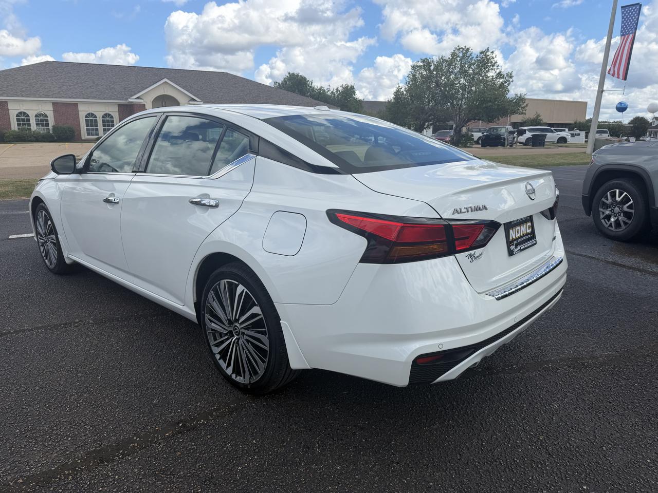 Nissan Altima  2023