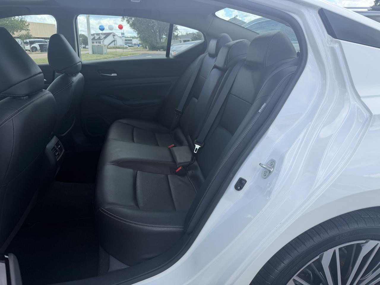 Nissan Altima  2023