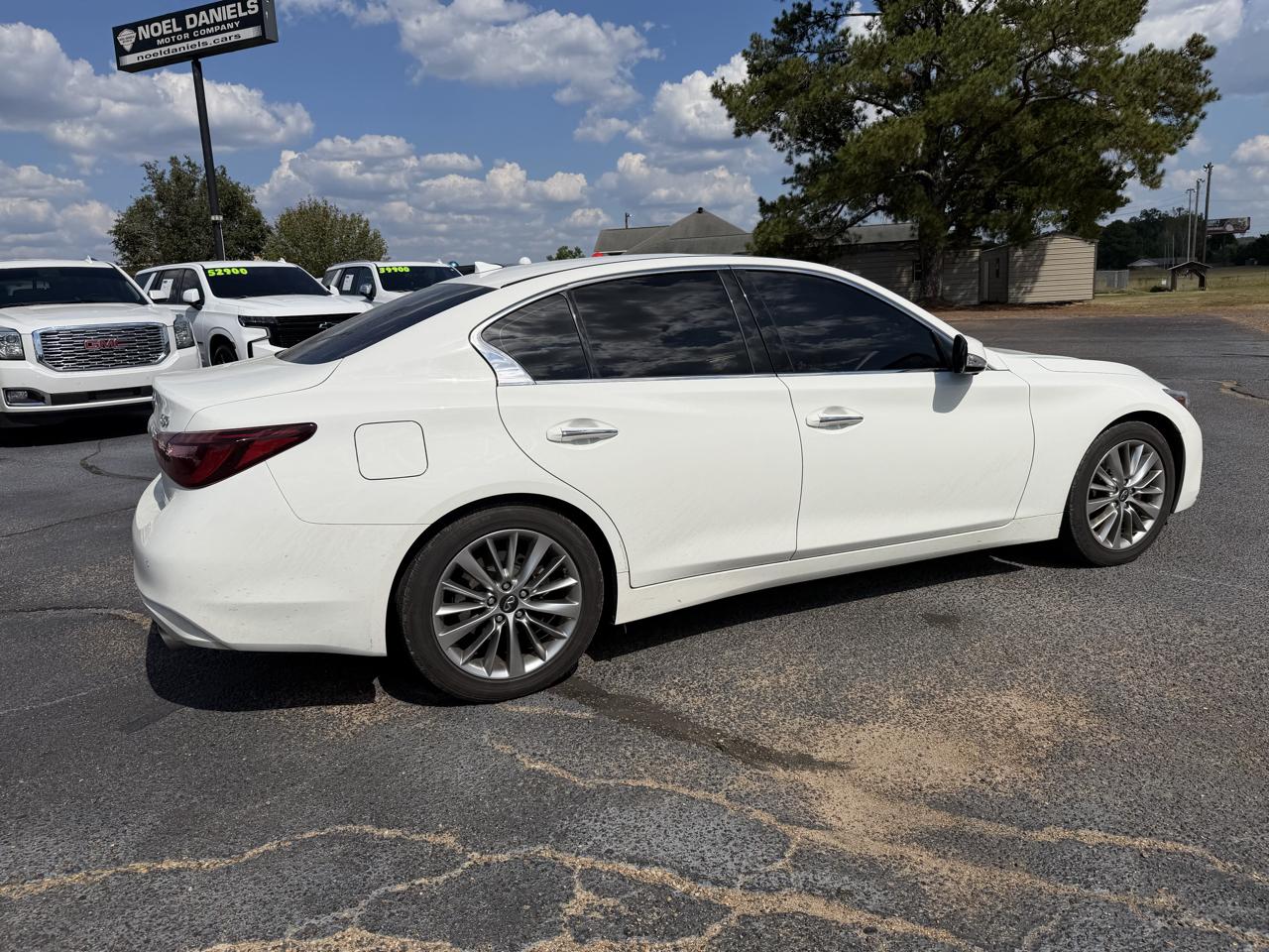 Infiniti Q50  2021