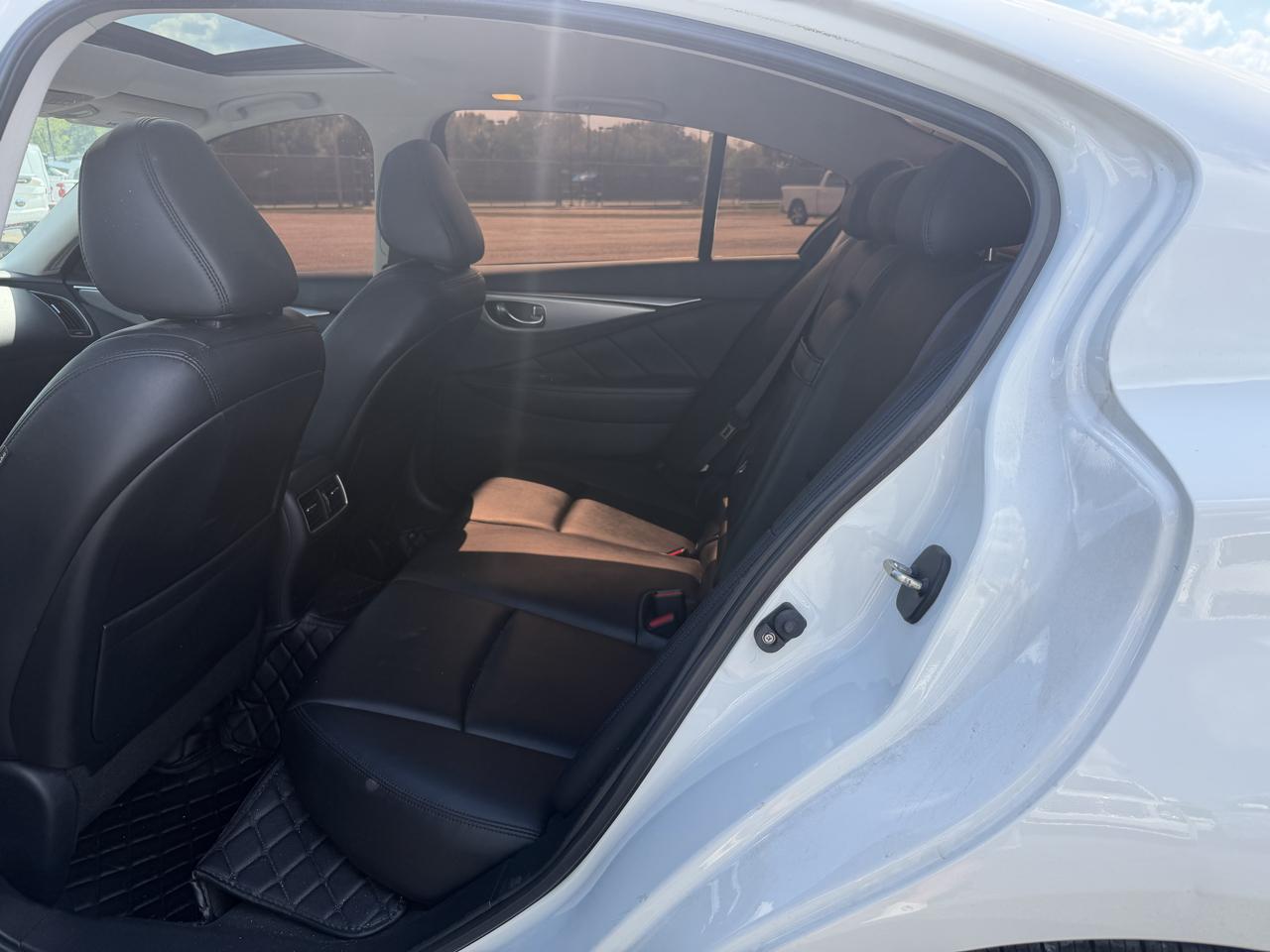 Infiniti Q50  2021