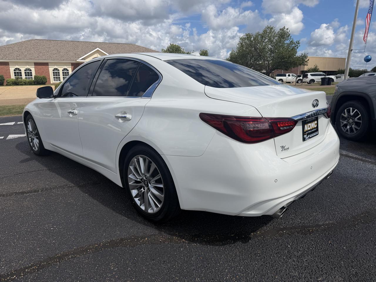 Infiniti Q50  2021