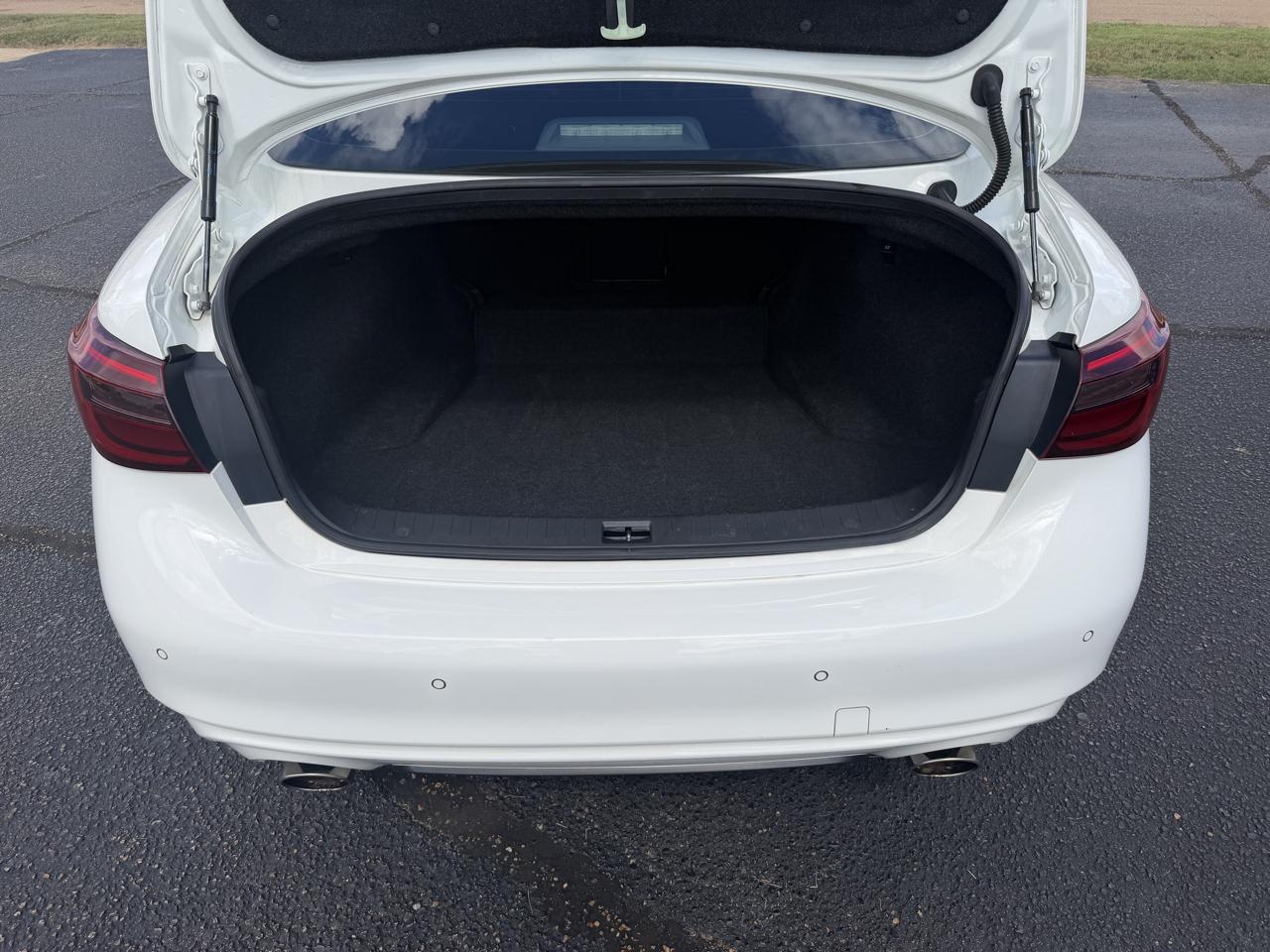 Infiniti Q50  2021