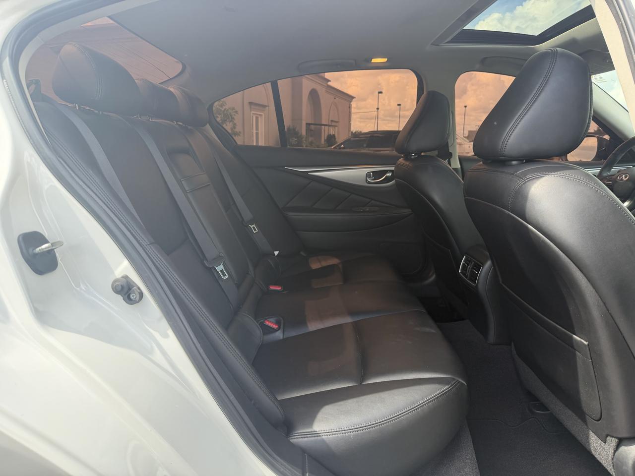 Infiniti Q50  2021